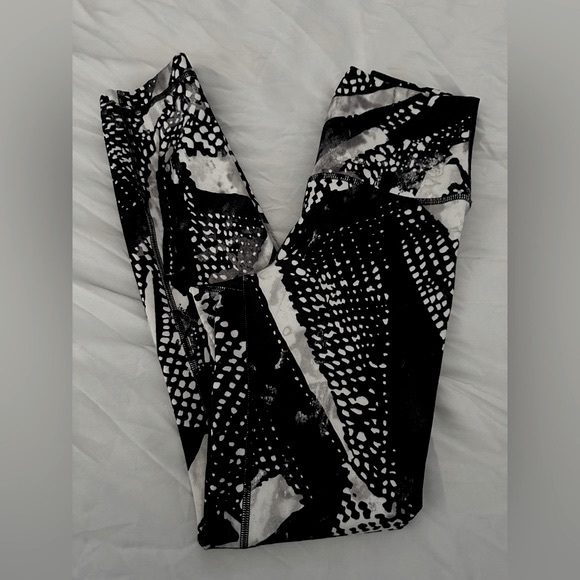 LULULEMON/High Times Static Mist White/Black Leggings/4 - Picture 10 of 12